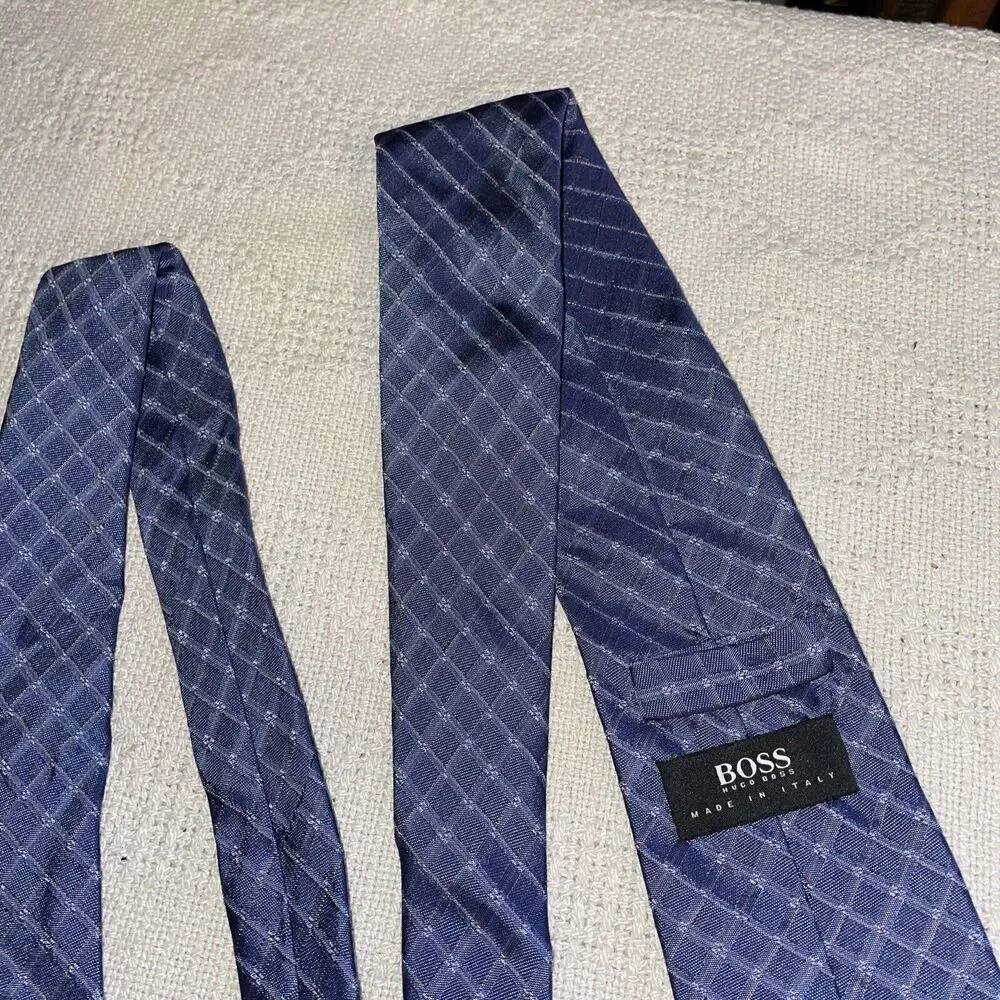 Hugo Boss Dress Tie Men’s Size 59 Long 3 Wide Blue Striped 100% Silk Italy